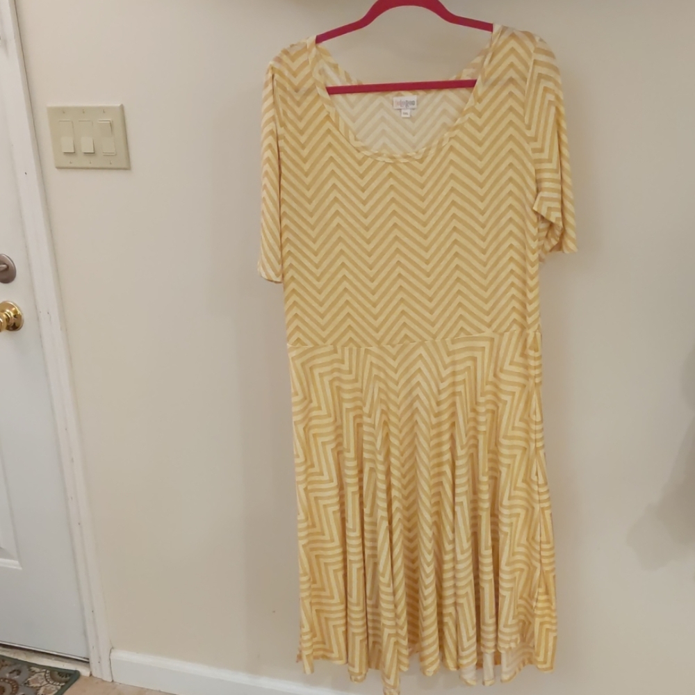 Size 3XL Yellow LulaRoe Nicole dress